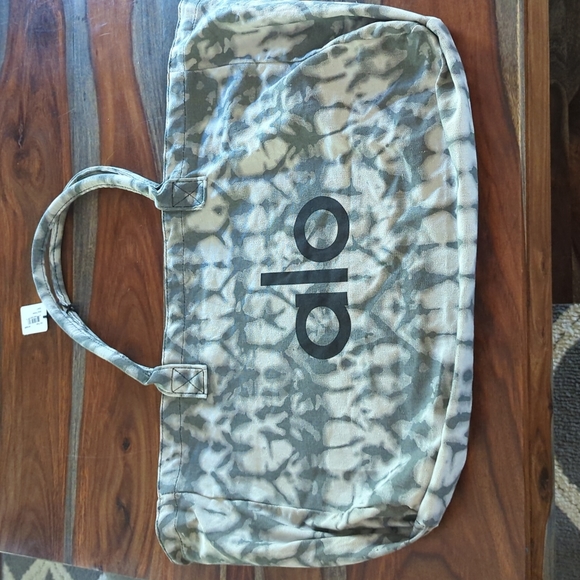 ALO Yoga Handbags - Alo yoga canvas shopping tote bag